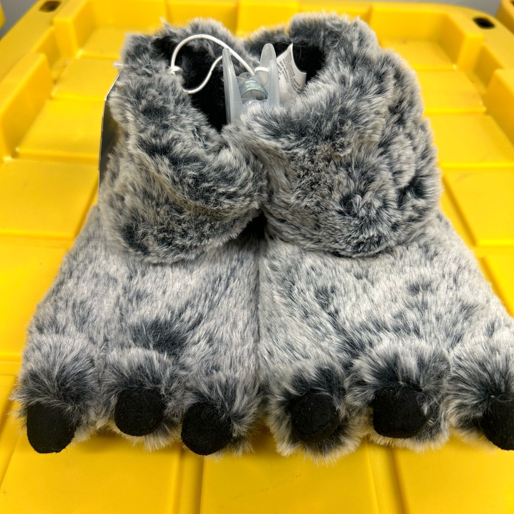 $5 Sale! Cat & Jack Faux Fur Animal Paw Slippers